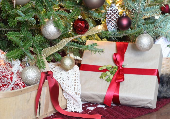 Christmas Gift Wrapping Ideas with Ribbon
