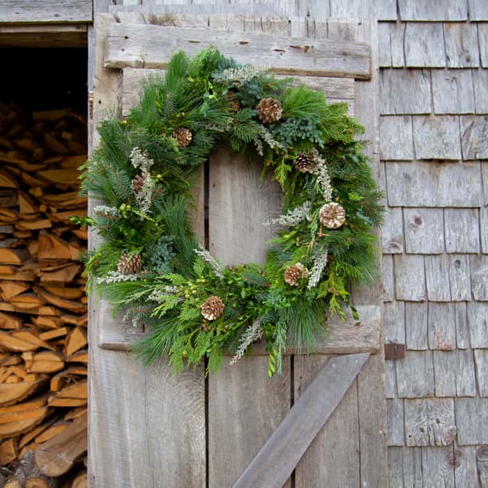 DIY Wooden Spool Wreath » Dollar Store Crafts